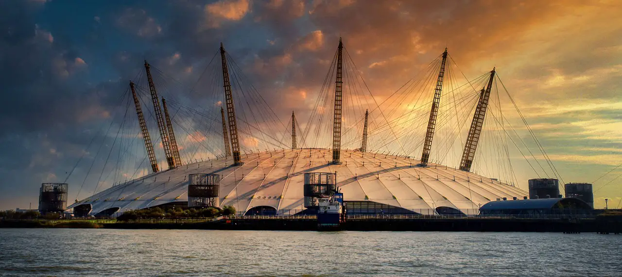 Vista panoramica de la fachada del O2 Arena