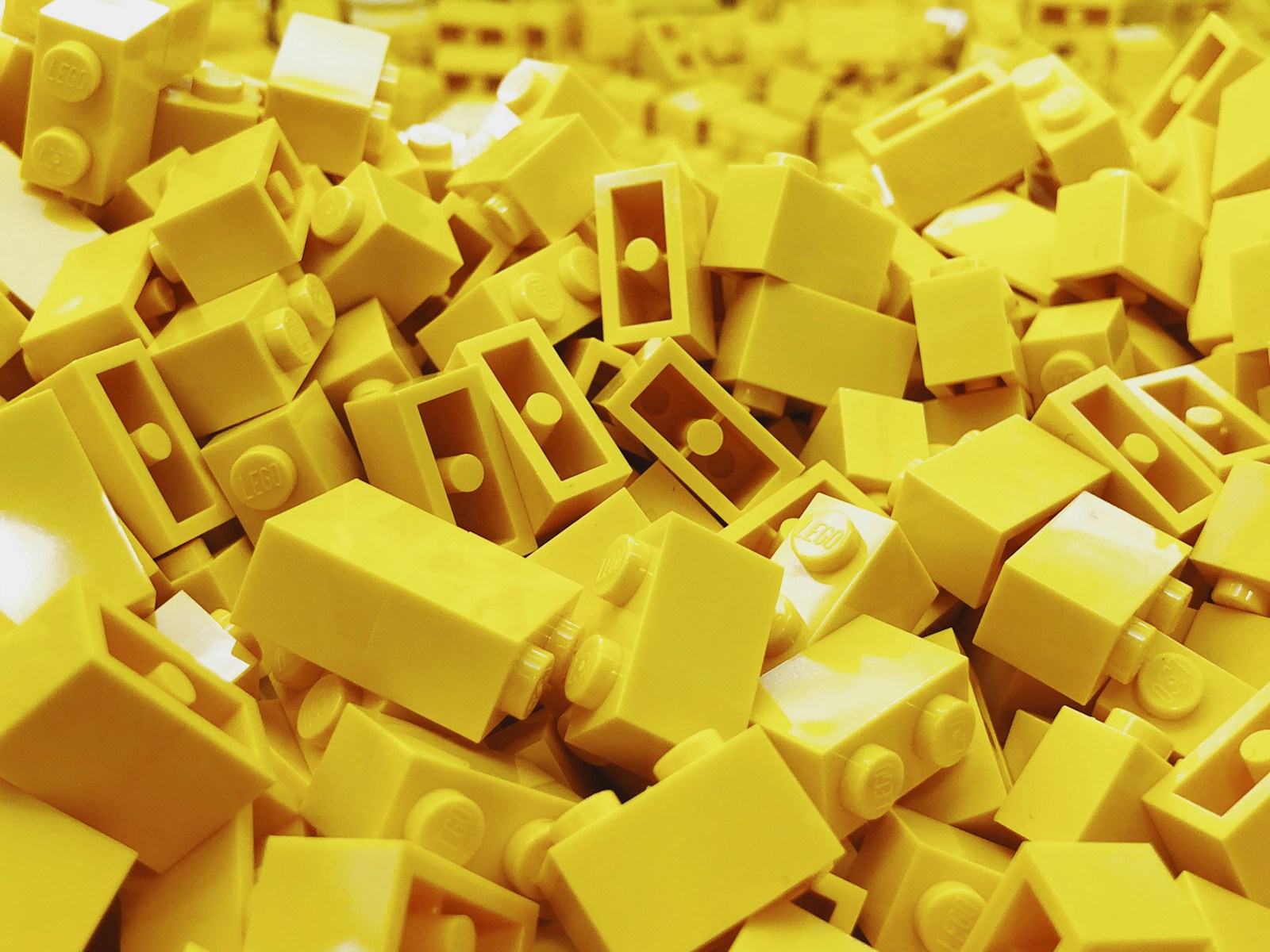bloques LEGO amarillos
